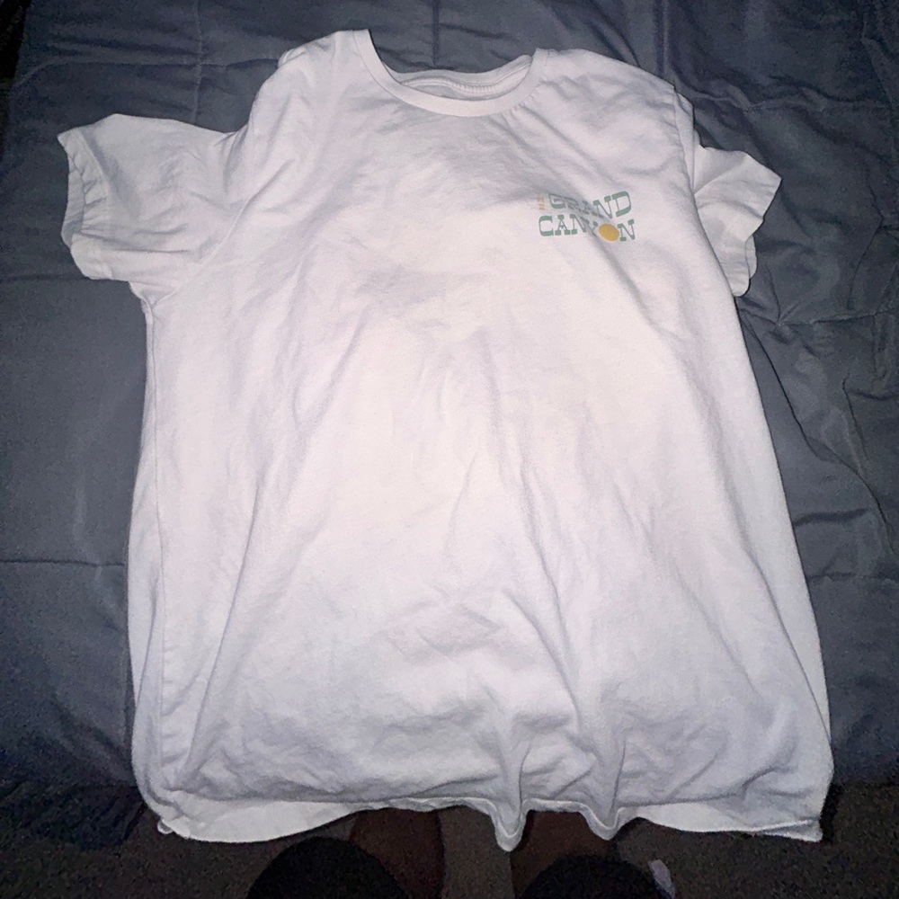 White old navy T shirt